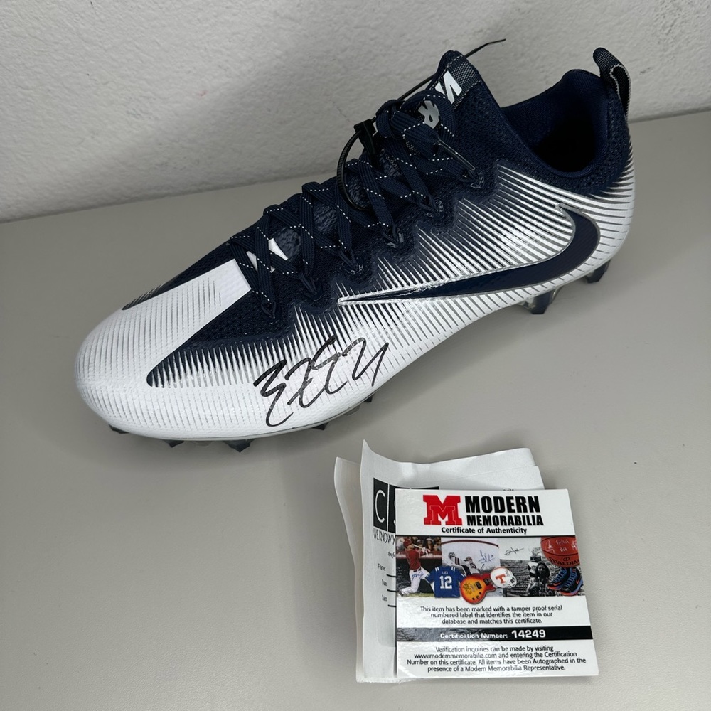 Ezekiel Elliot Signed Football Cleats w COA